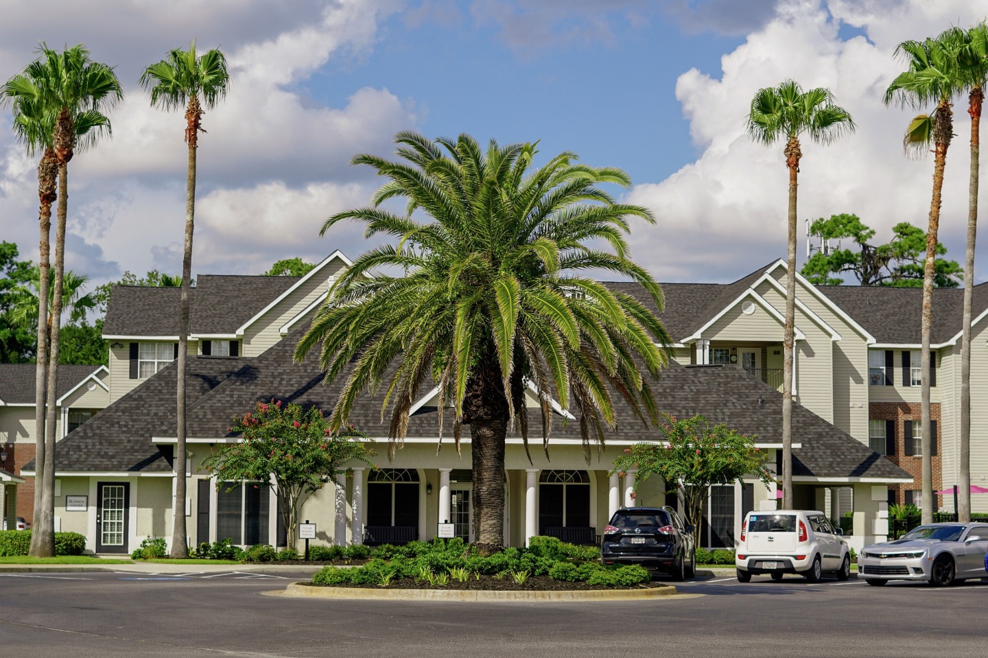 Palm Club Apartment Homes Image 2