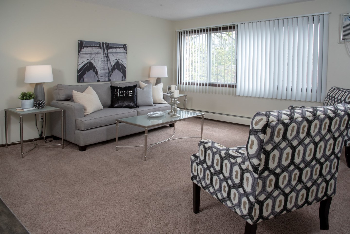 600 10th Ave Apartments Image 3