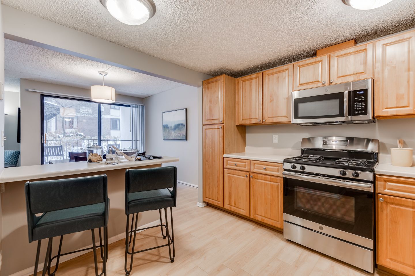 York Plaza Apartments Image 2
