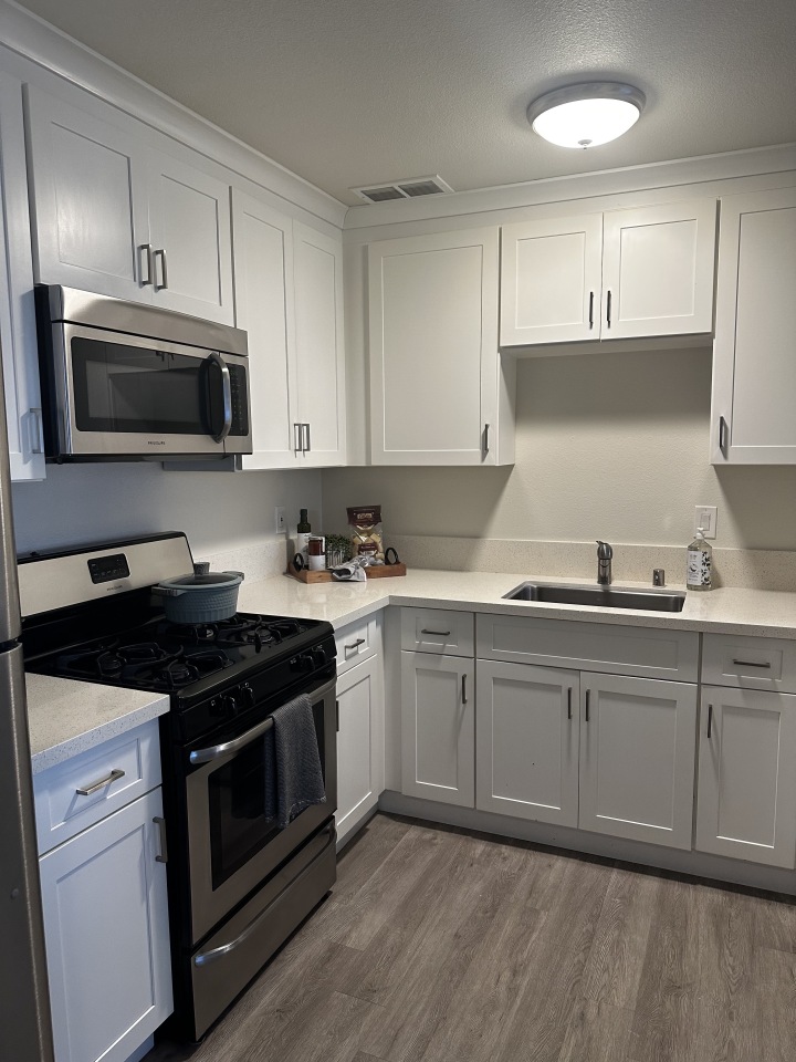 Newport Seacrest Apartments Image 3