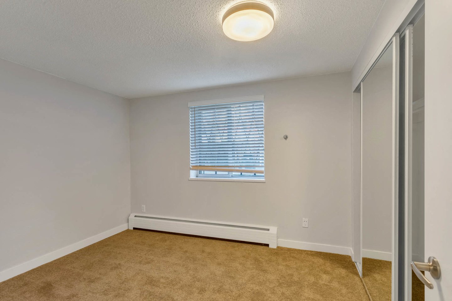 960 S Logan Image 14