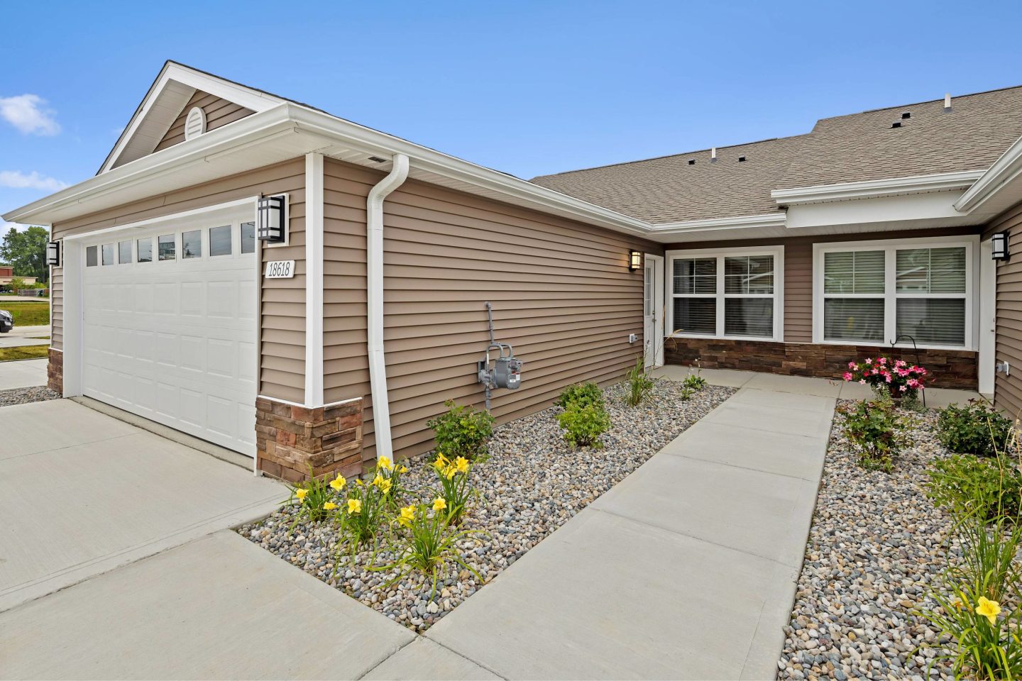 Redwood Delaware Merrick Boulevard Image 1
