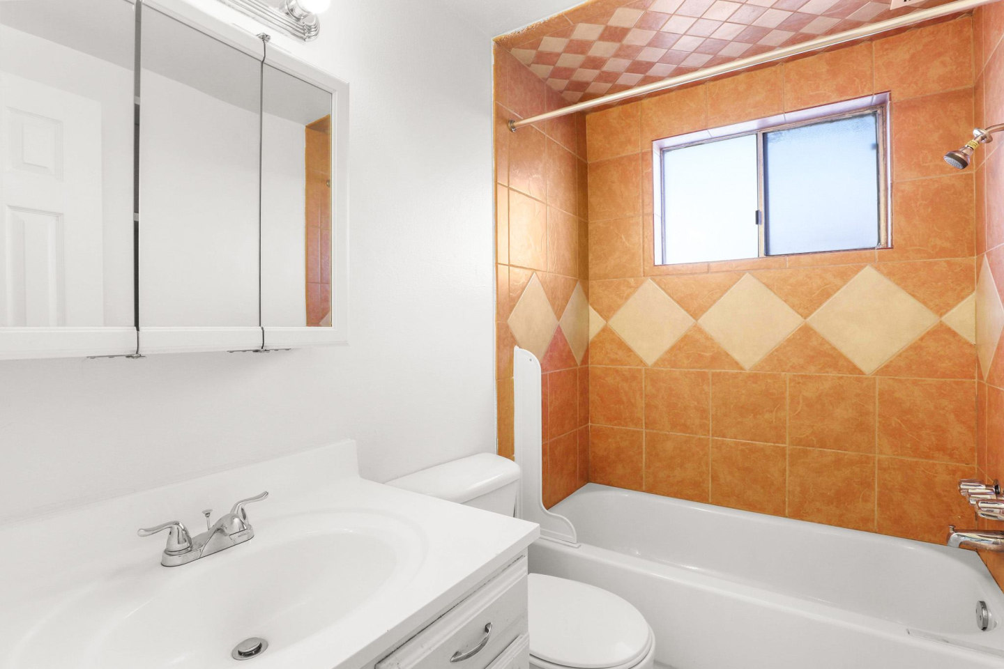 Camelot Apartments Image 14