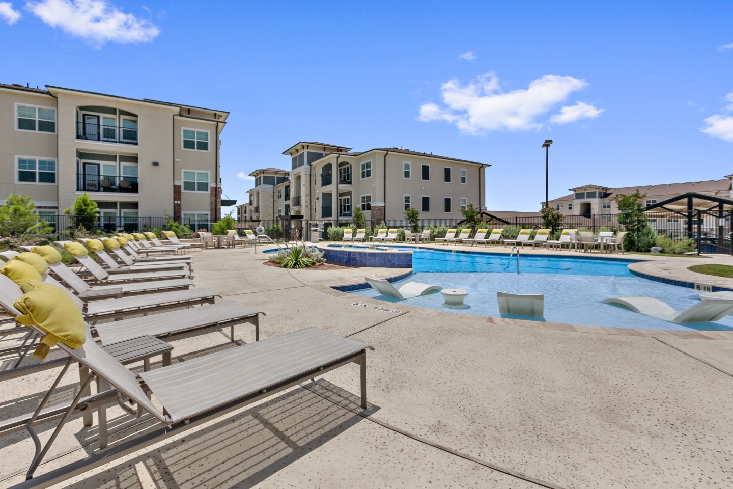 Sadler House Luxury Apartment Homes Image 36