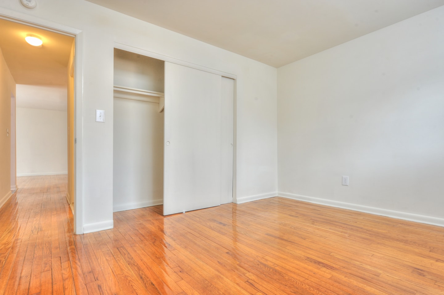 Montrose Manor Image 12