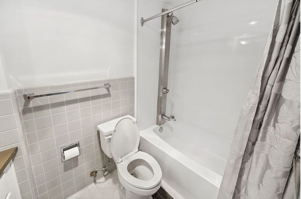 735 St. Clair Apartments Image 4