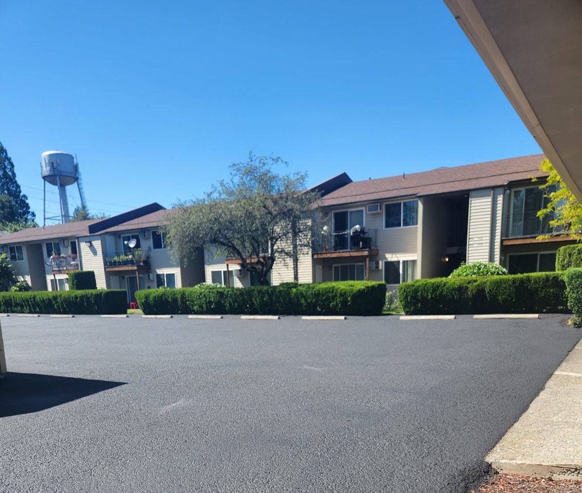 Emerald East Apartments Image 3
