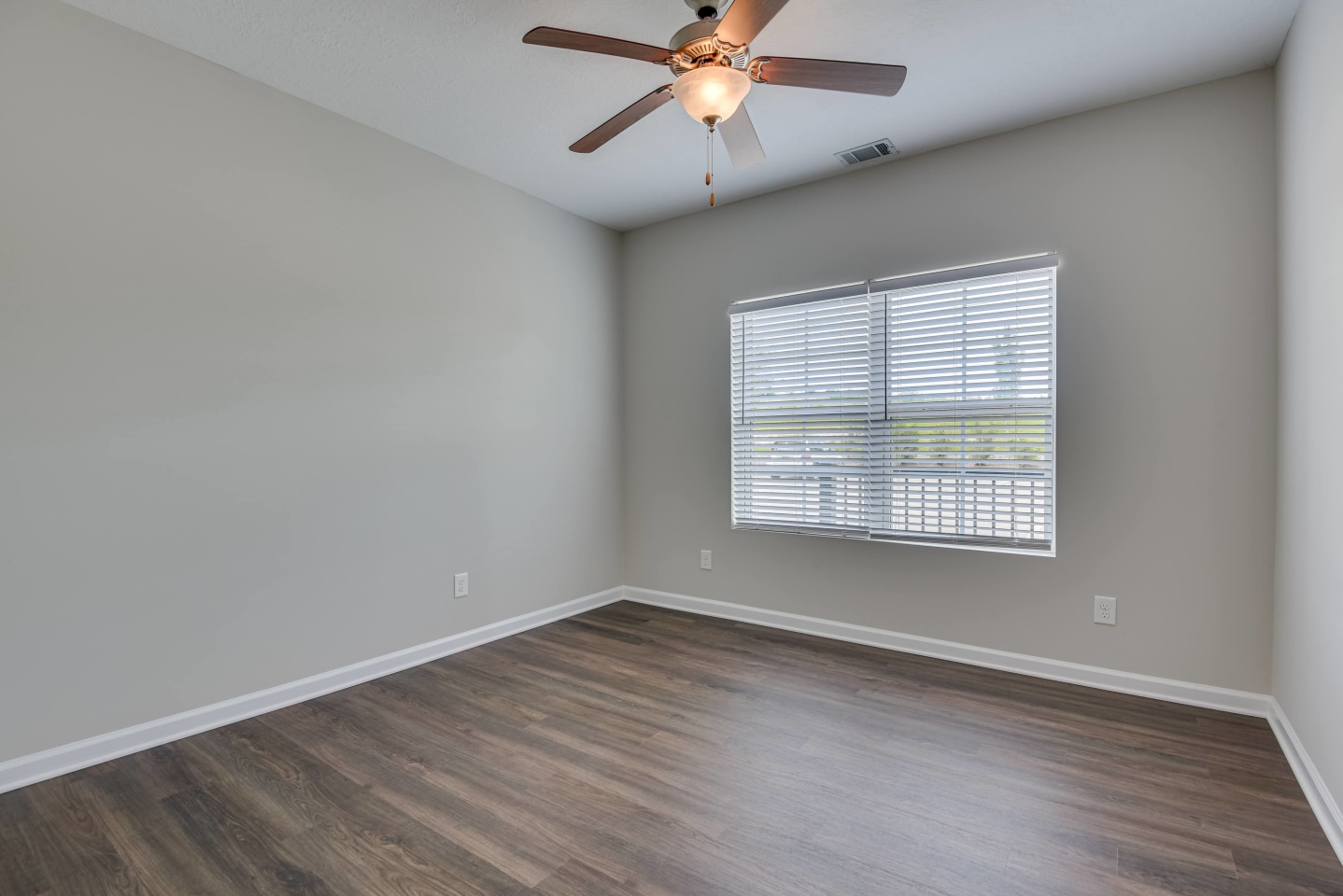 The Vista Apartments and Townhomes Image 4