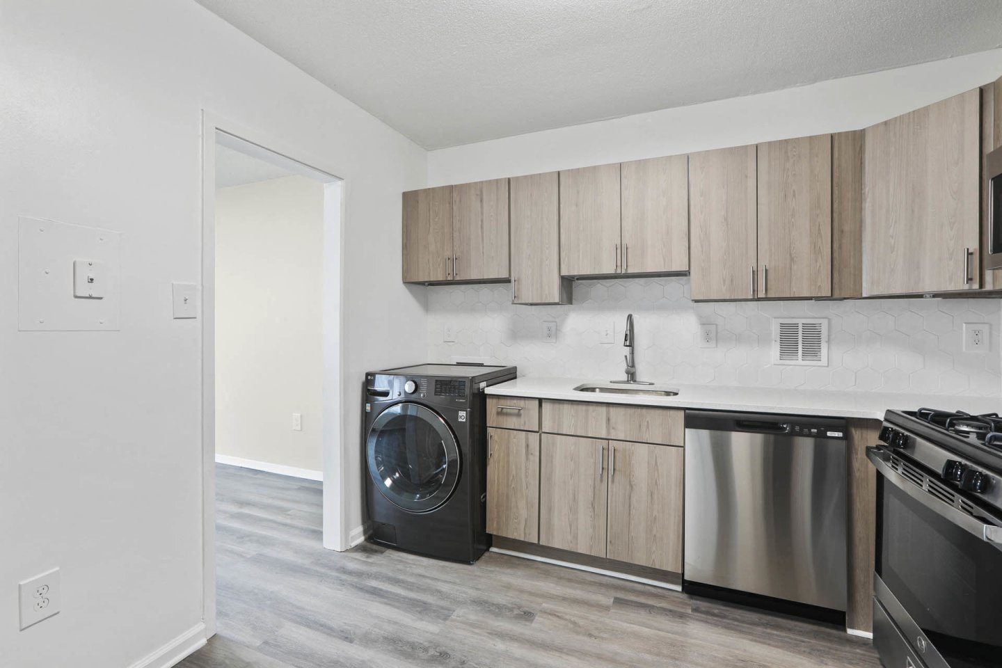 Skyline Towers Image 15