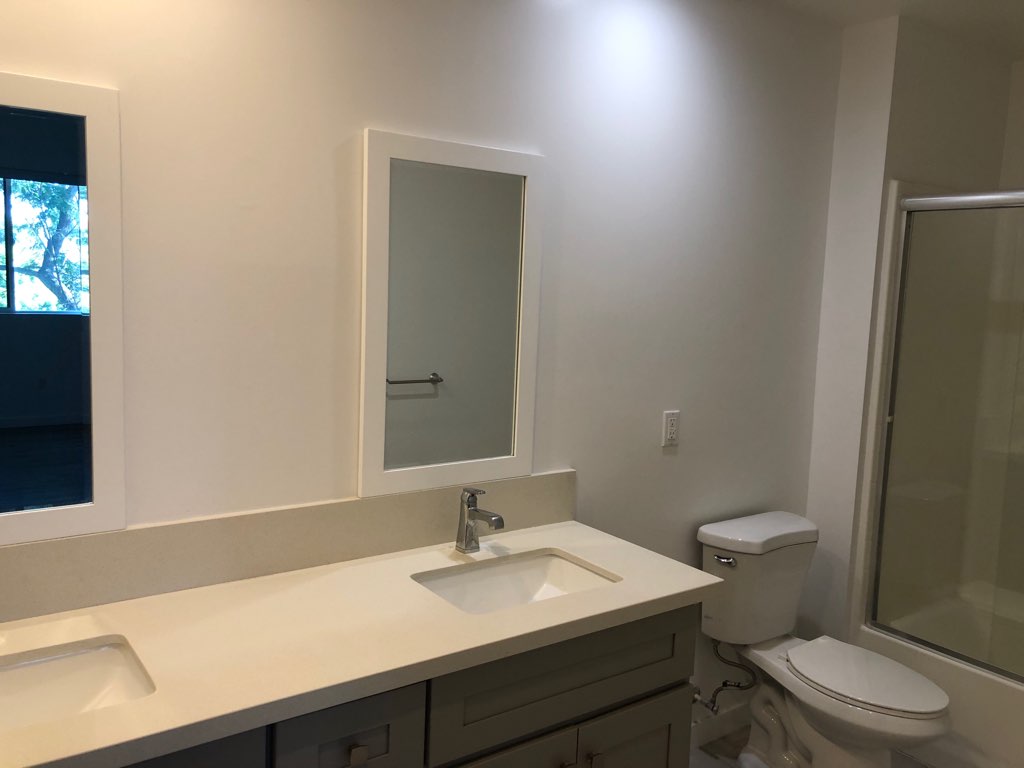 6844 WOODMAN AVE Image 10