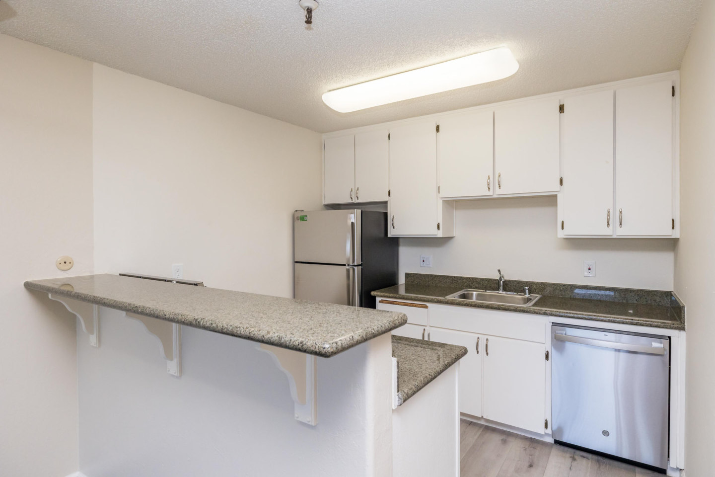 257 Vernon Apartments Image 46