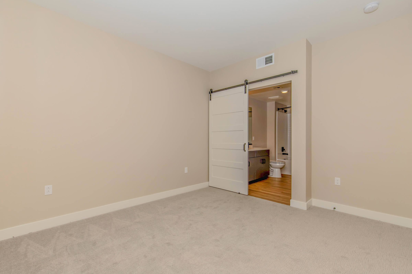 Link OC Apartments Image 159