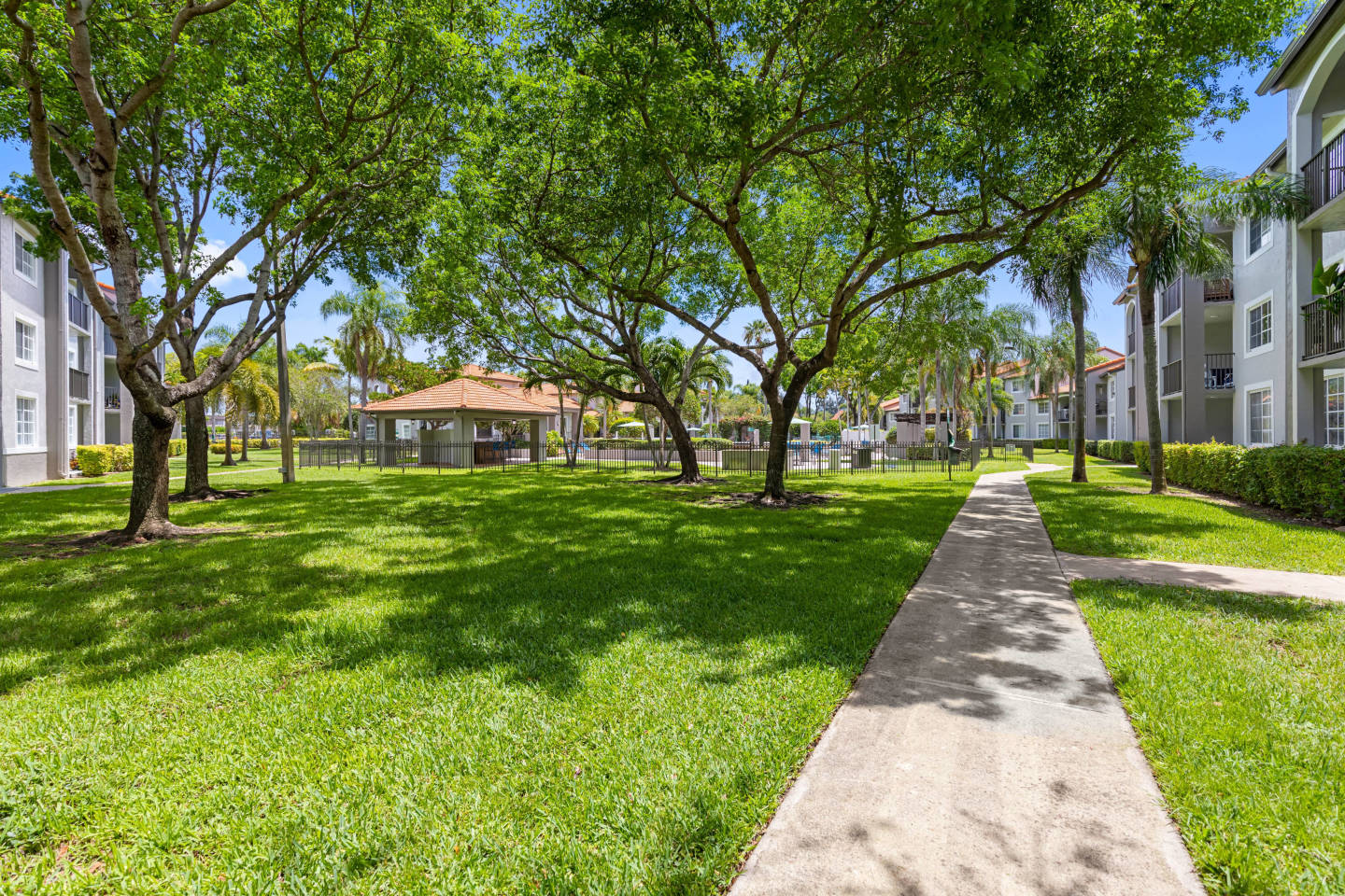 Sunset Gardens Apartments Image 79