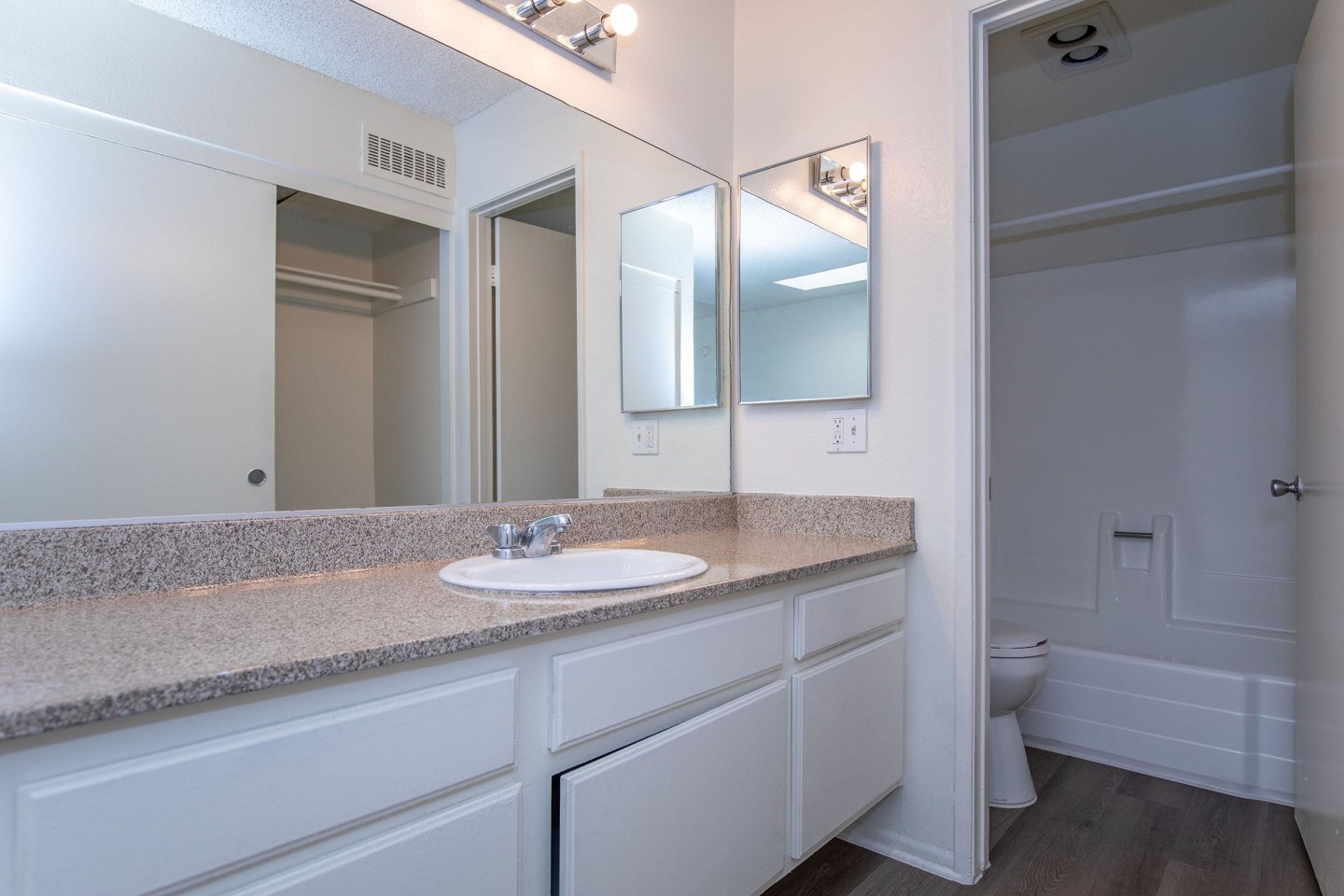 Eastwood Apartment Homes Image 17