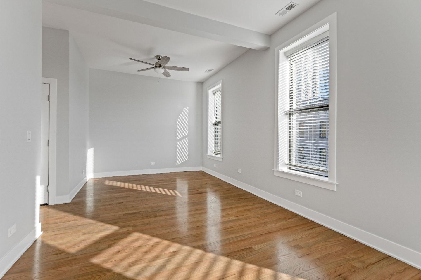 354 West Dickens Ave. Apt. Image 6