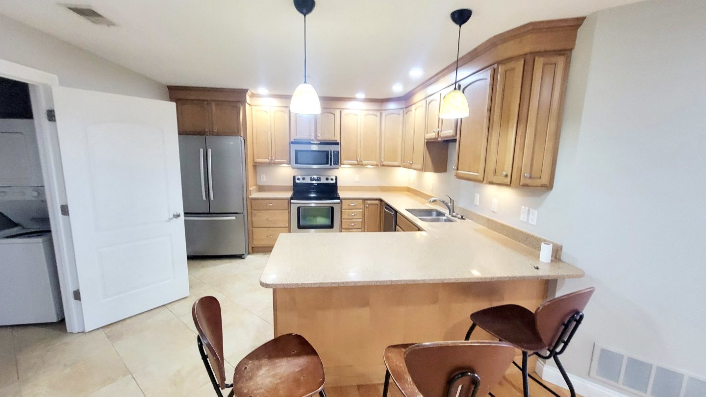 Suites on 933 Image 3