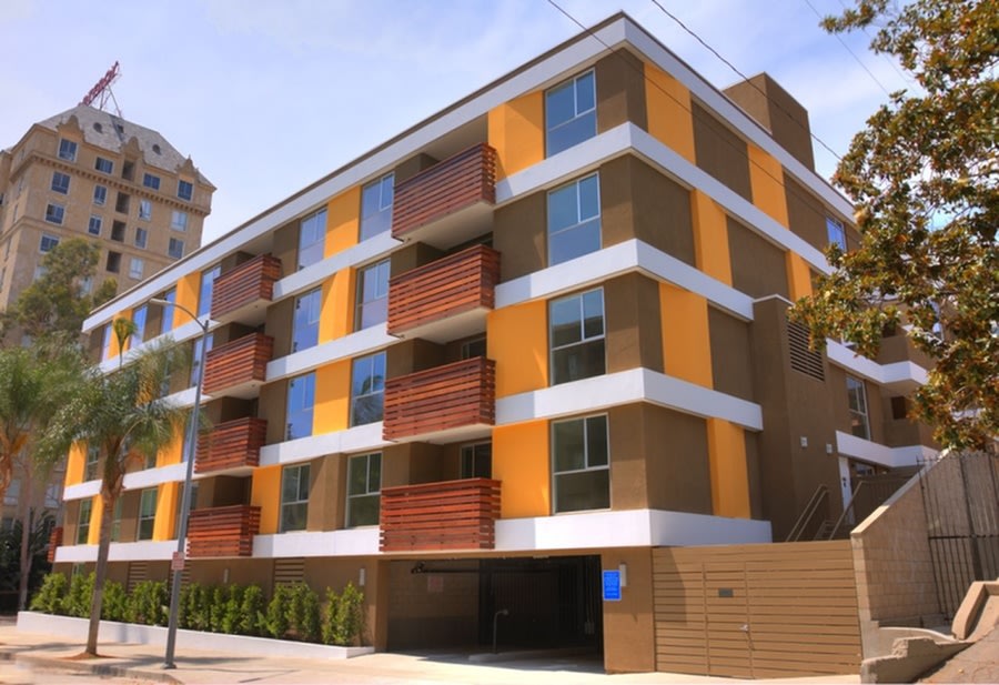 1800 Whitley Image 2