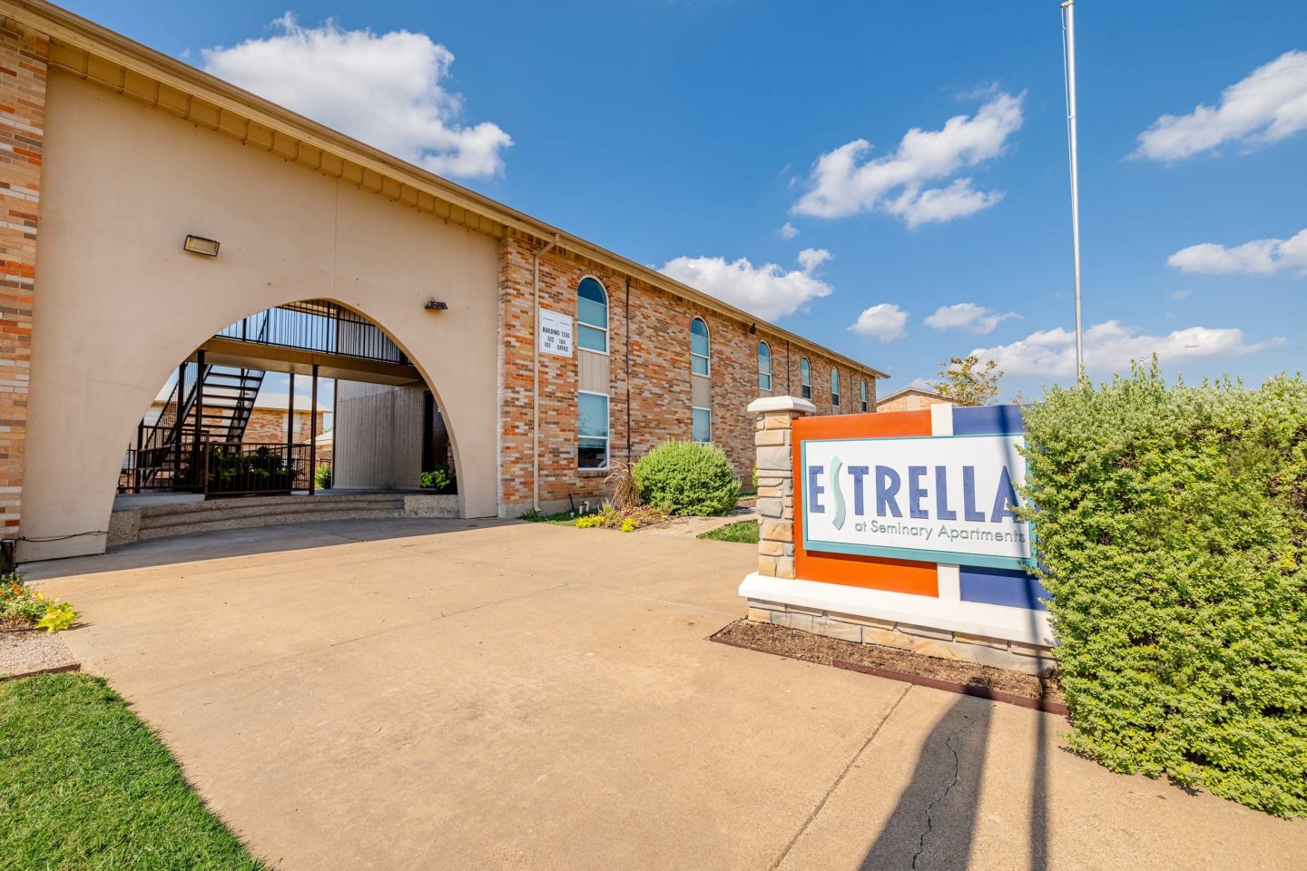 Estrella at Seminary Apartments Image 7