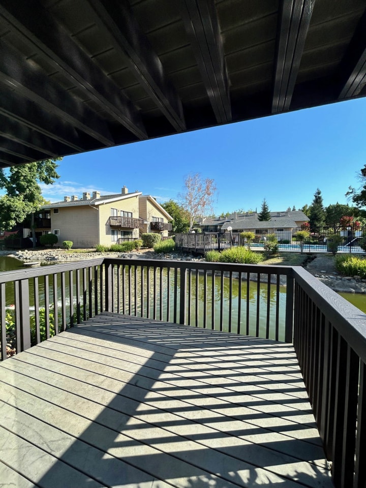 Edgewater Apartments Image 3