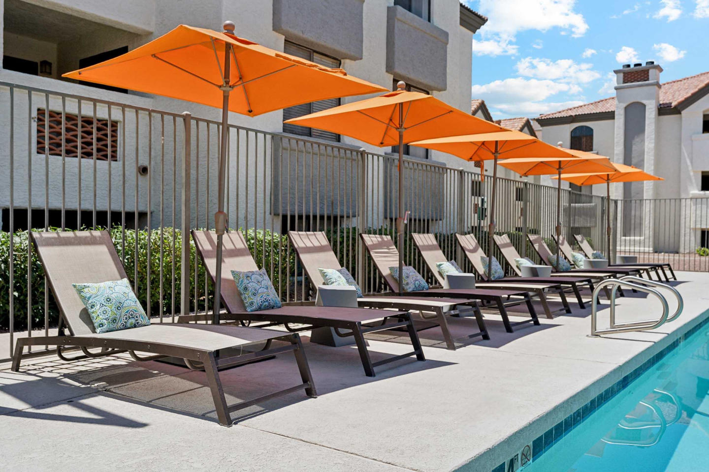 Twin Palms Image 20