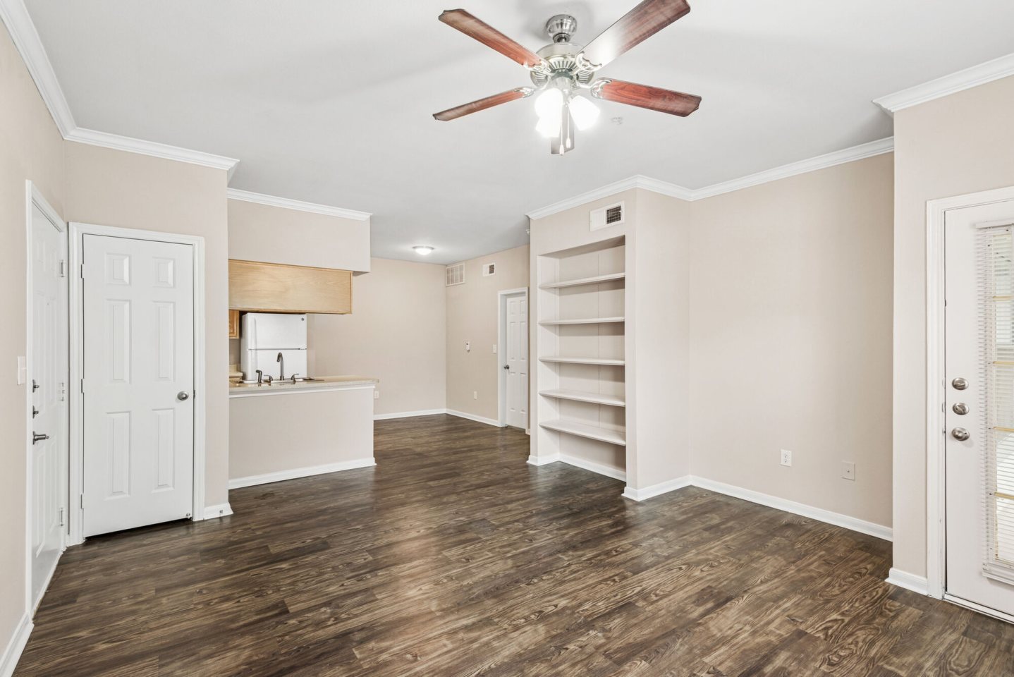 Lakeshore Villas Image 2