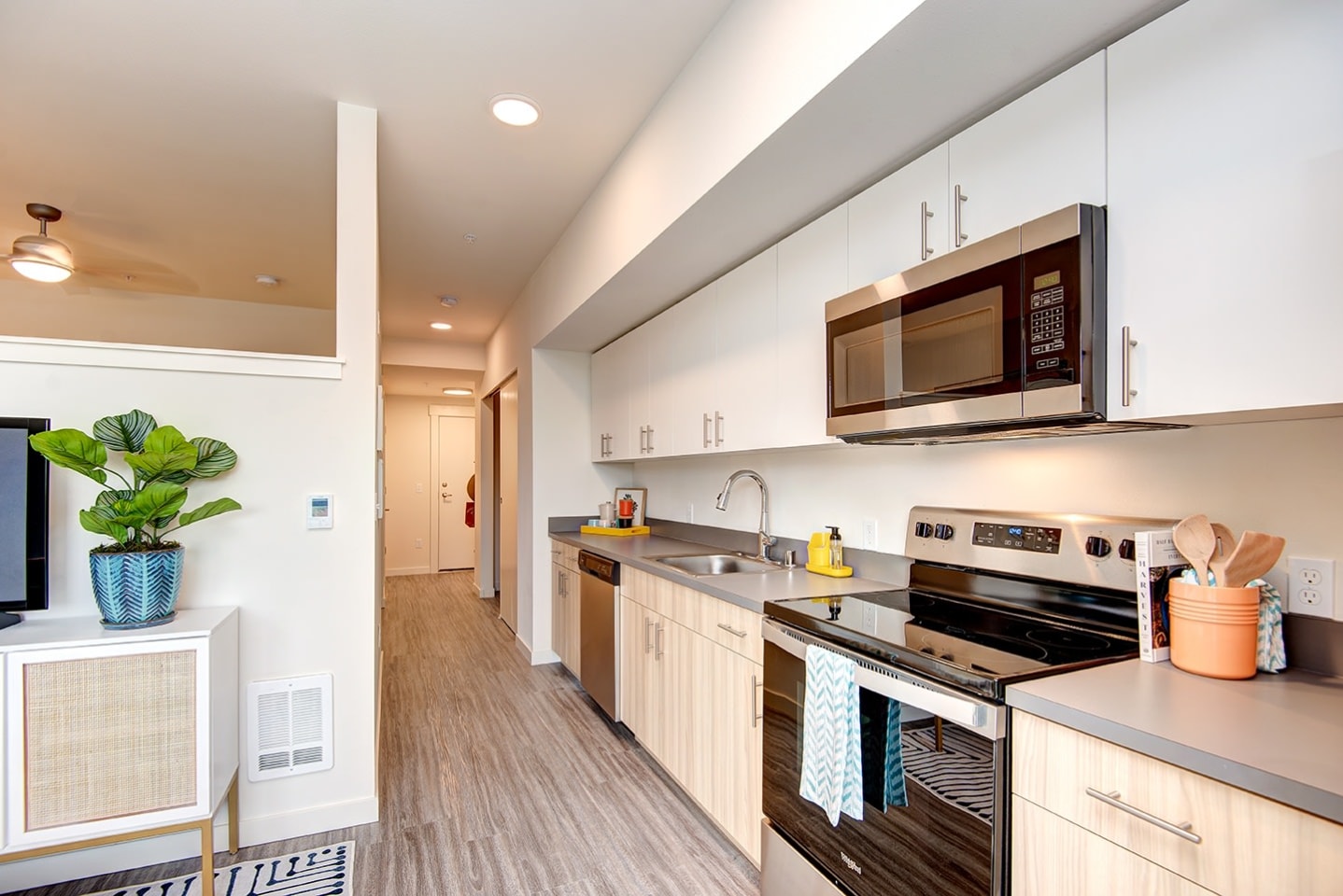 Hazel Apartments Image 15
