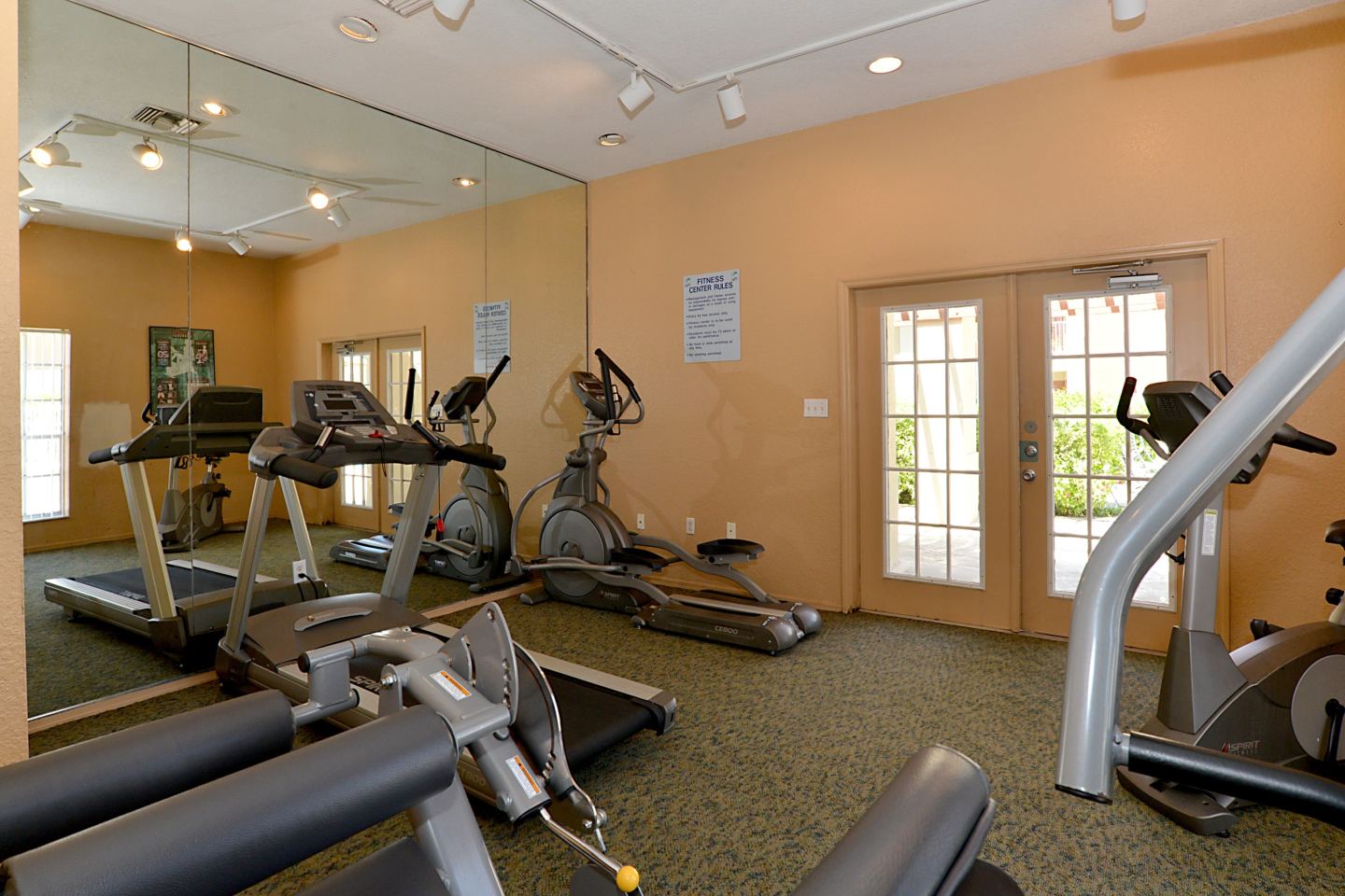 Oasis Club Apartments Image 8