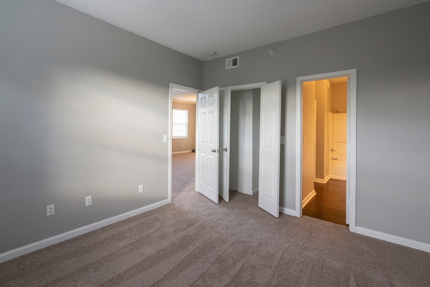 Pinnacle Pointe Apartments Image 46