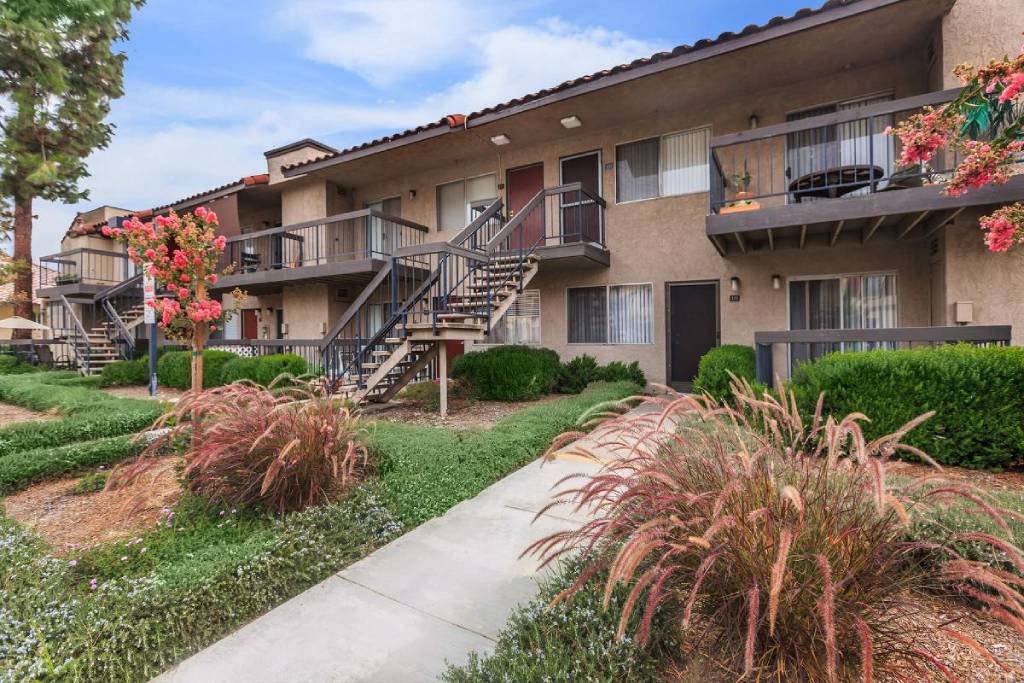 Senior Housing - Villa Serena Senior Apartments Image 4