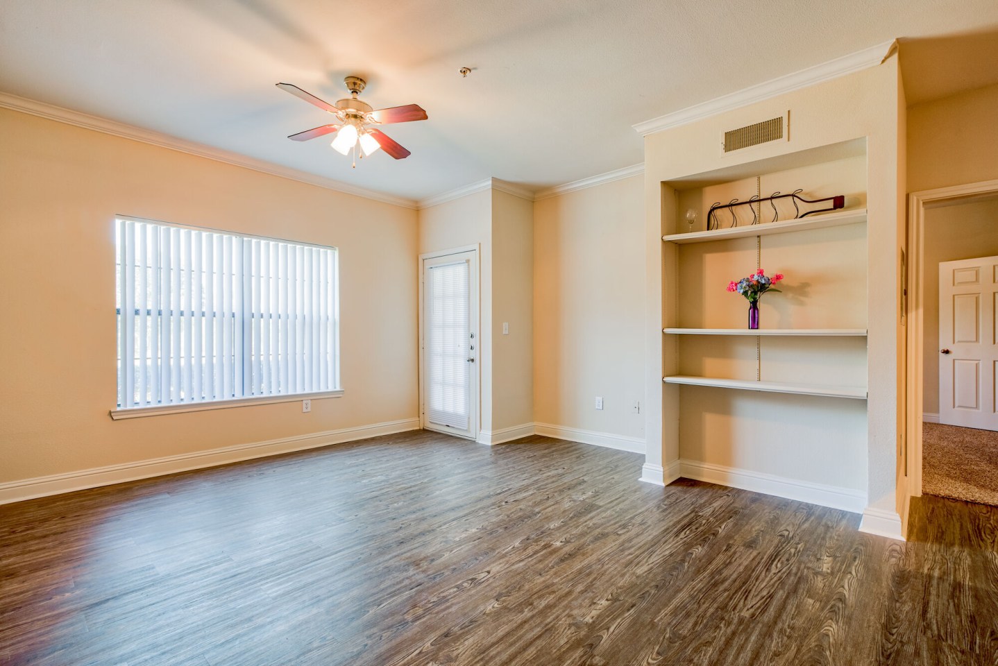 Lakeshore Villas Image 2