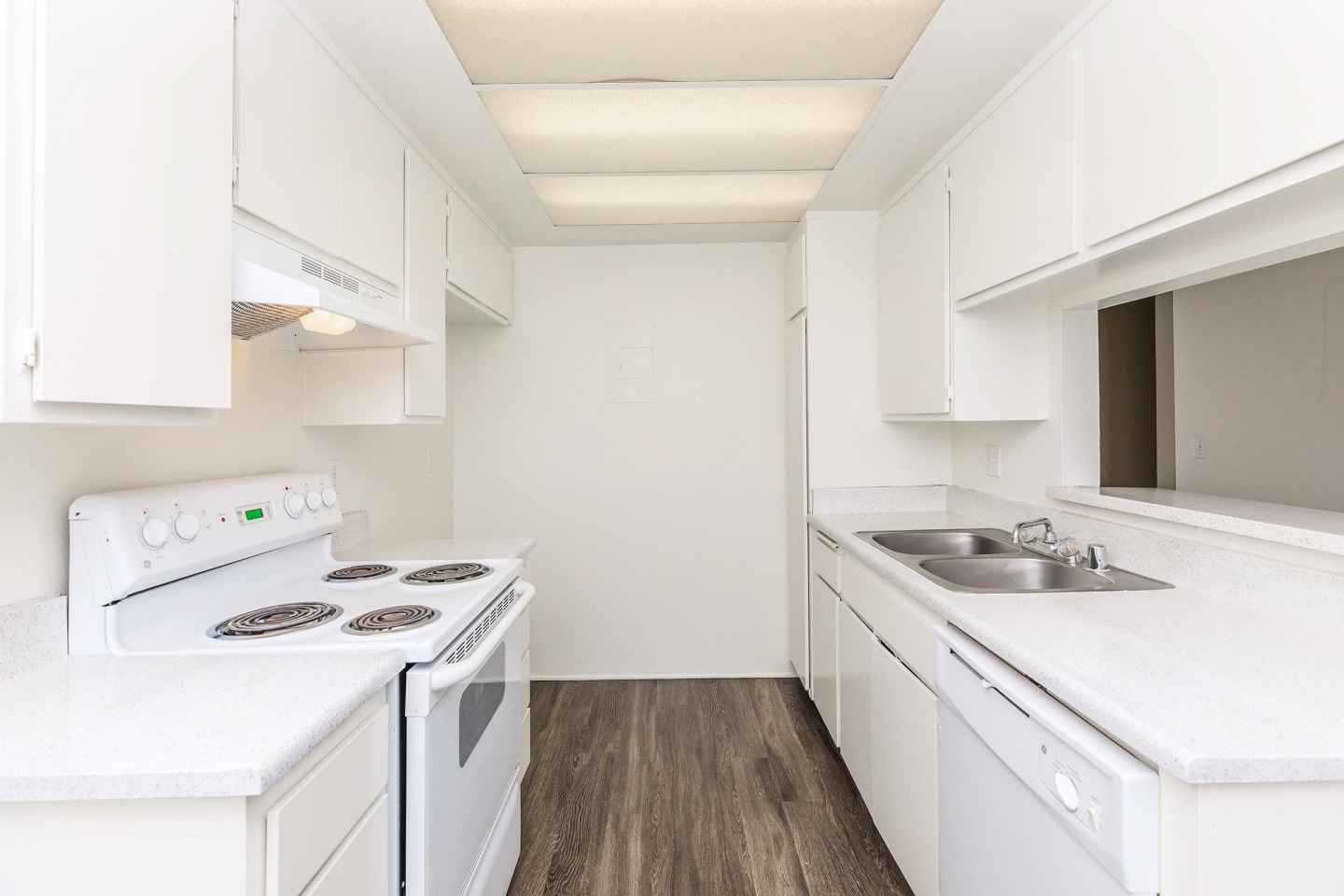 Country Hills Apartment Homes Image 3