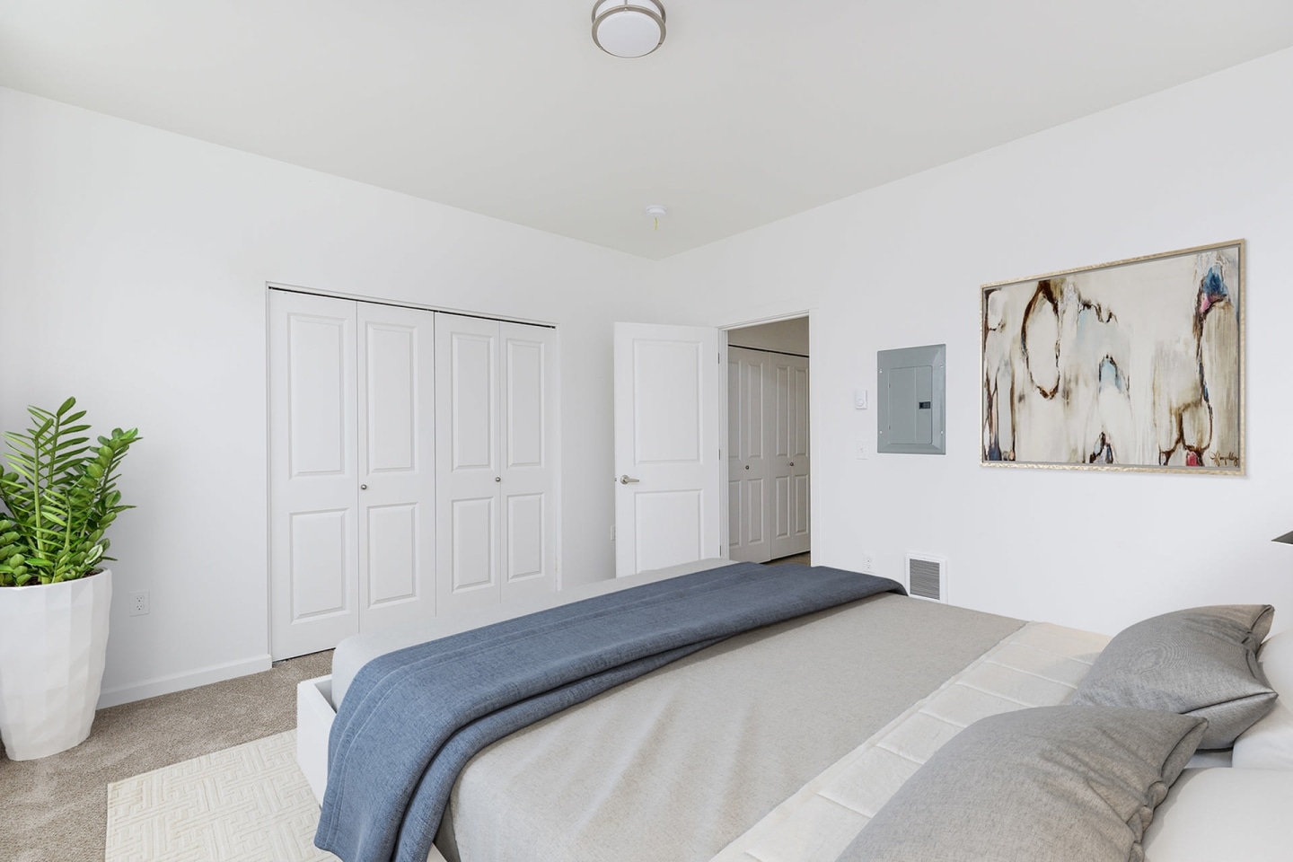 Foothills Apartment Living Image 3