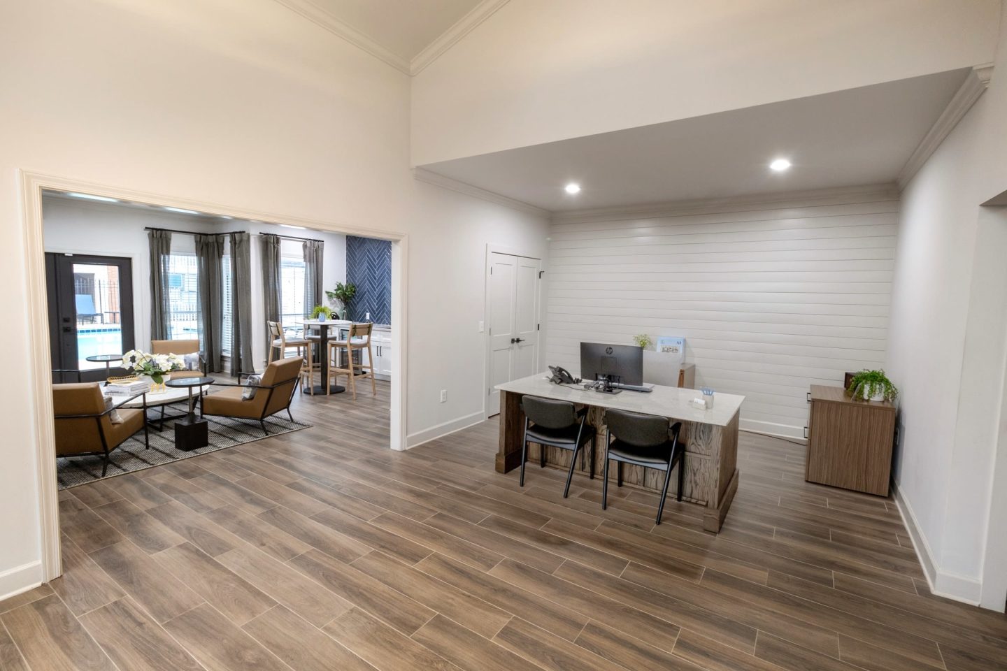 Avery Glen Luxury Apartments Image 4