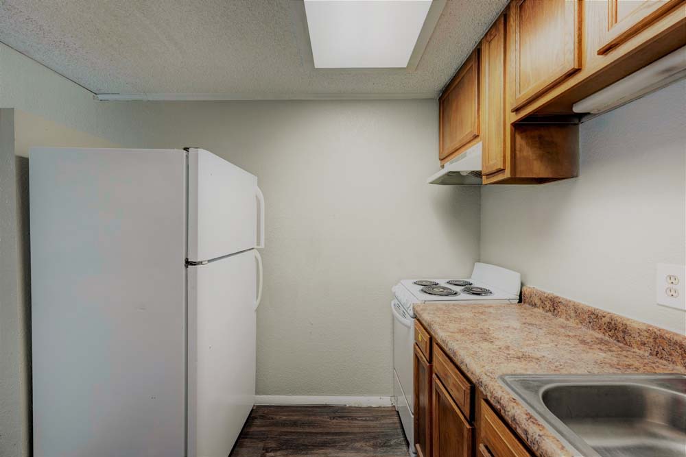 Pelican Pointe Apartments Image 1