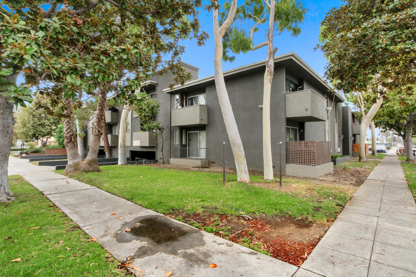 10310 Regent Apartments Image 4