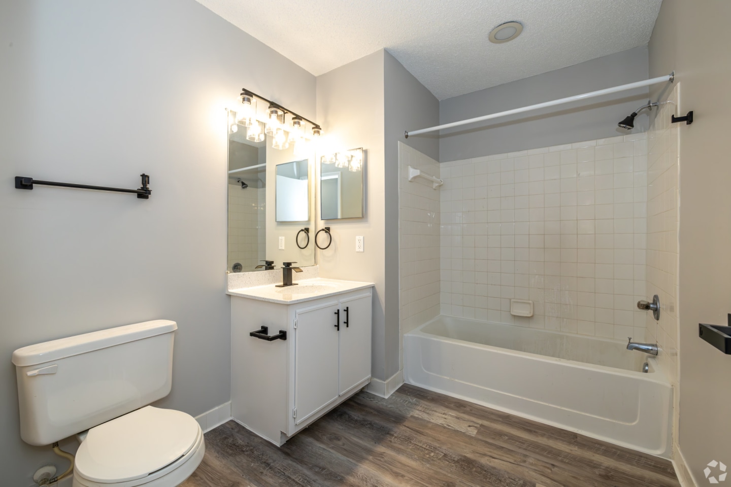 The Landings at Steele Creek Apartments Image 17