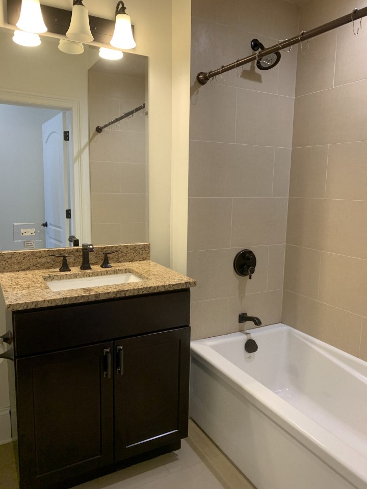 2500 Green Bay Image 18