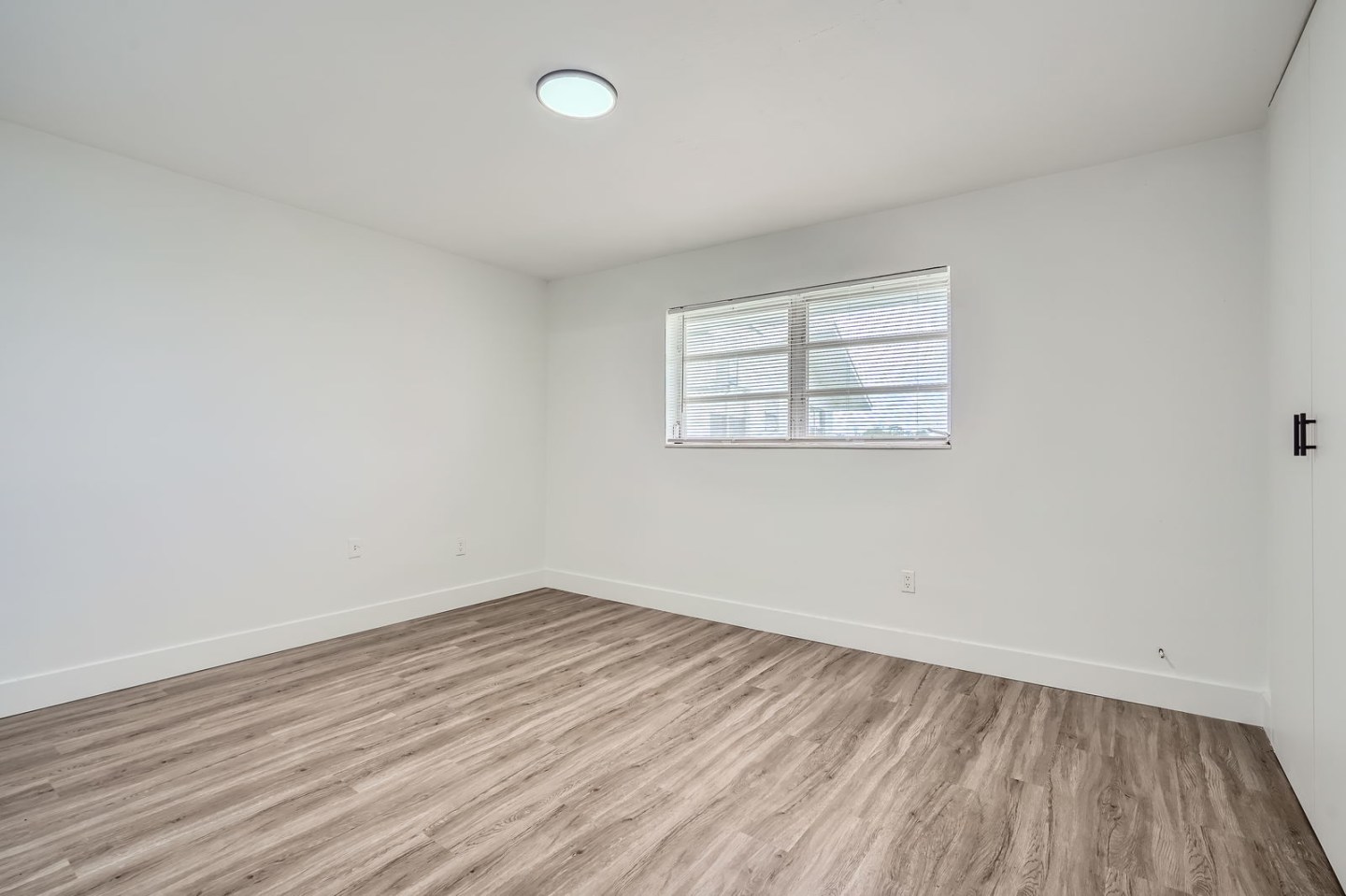 Lakeshore Presidential Apartments Image 10