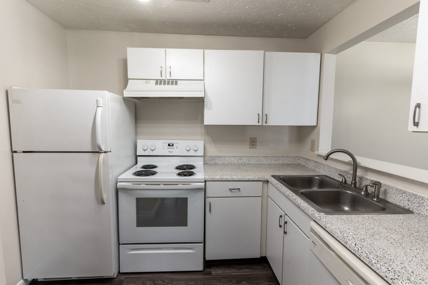 Meadow View Apartments & Townhomes Image 2