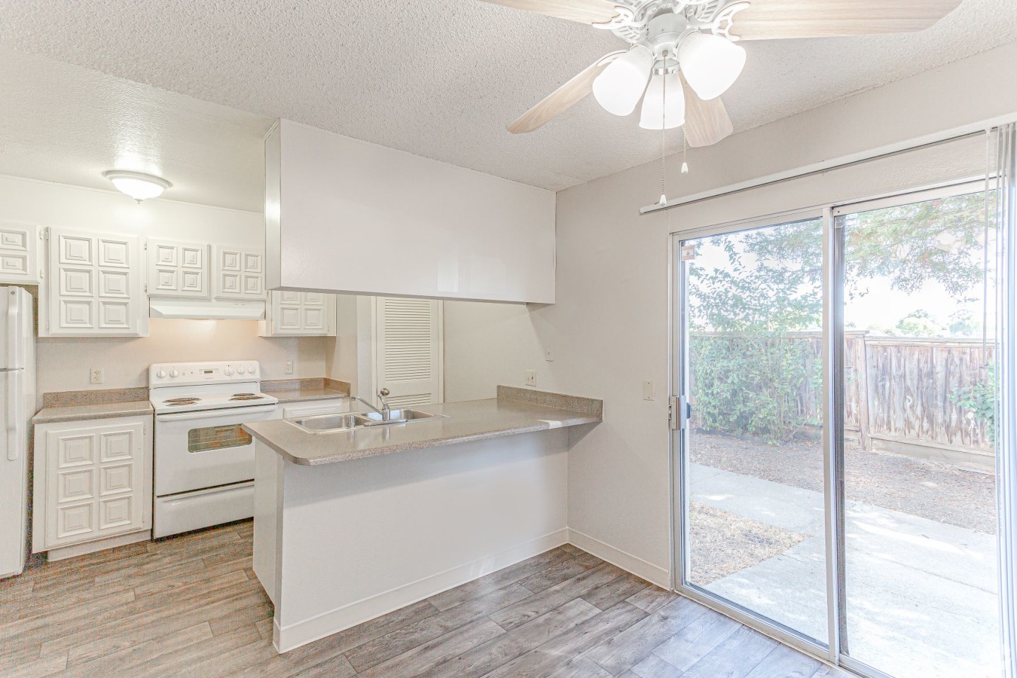 Autumn Oaks Townhomes & Apartments Image 7