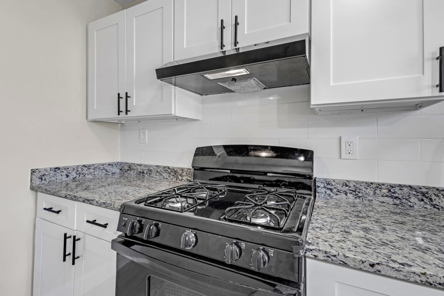 Laurel Court Apartments Image 14