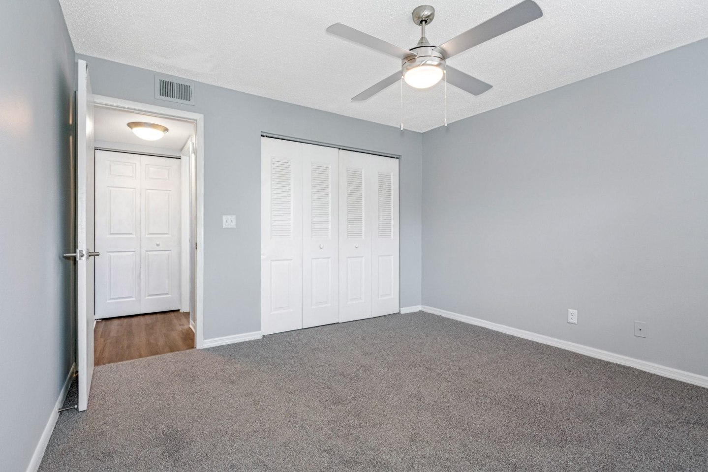 Willow Square Apartments Image 2