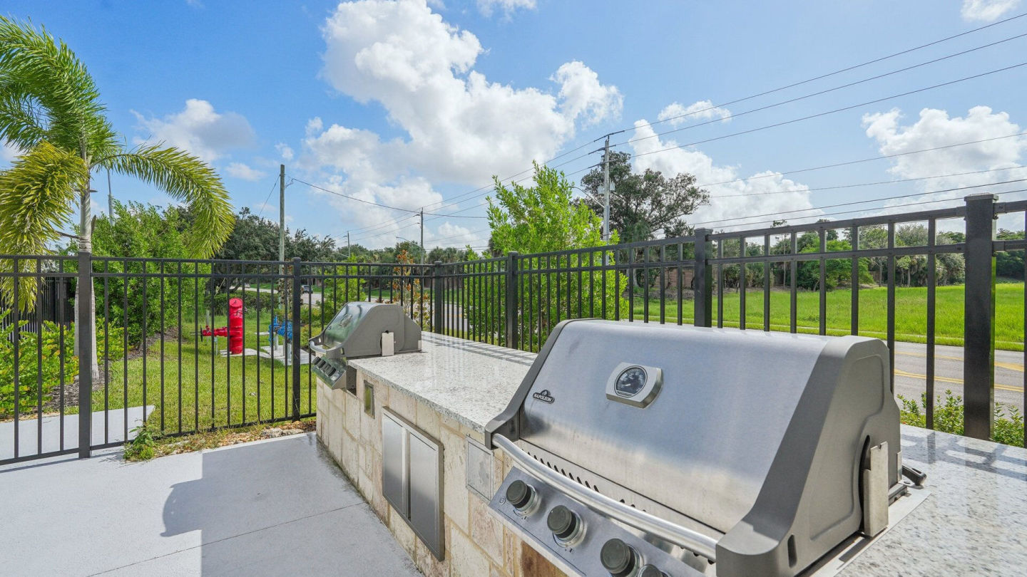 Springs at Daniels Parkway Image 28