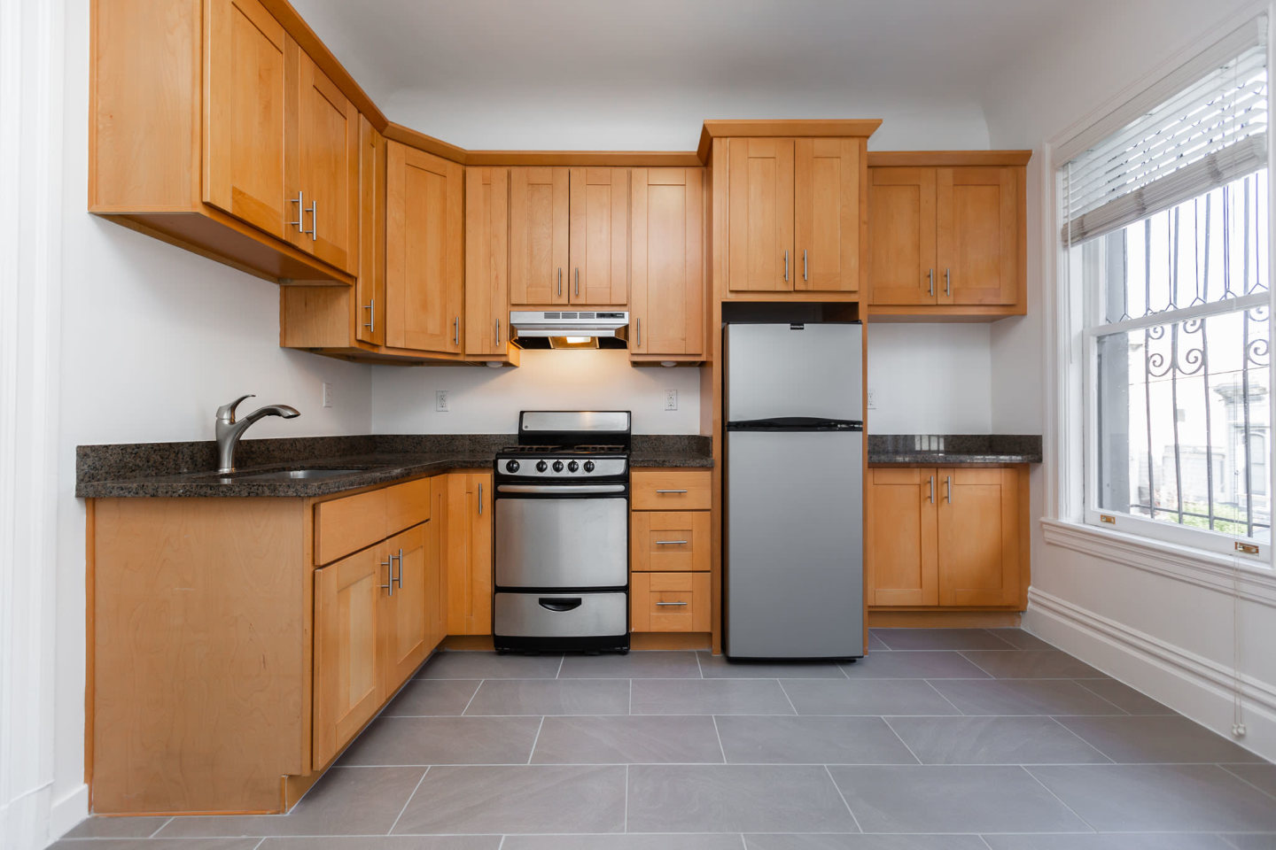 415 Buchanan Image 6