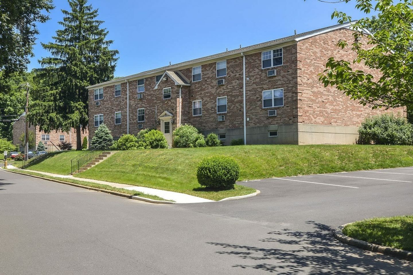 Village Green Apartments Image 7