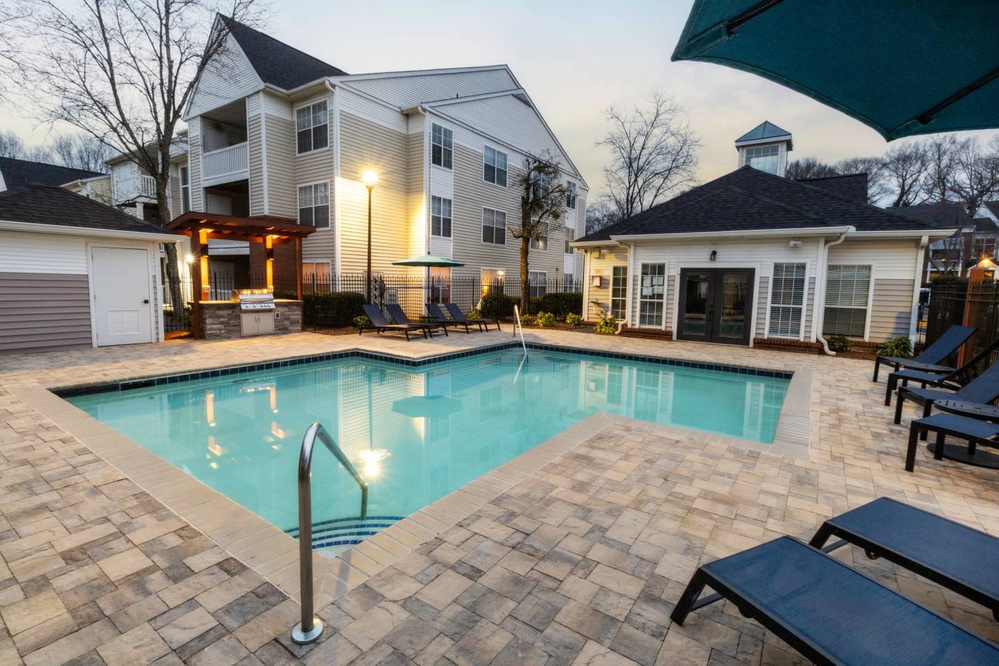 Avery Glen Luxury Apartments Image 5