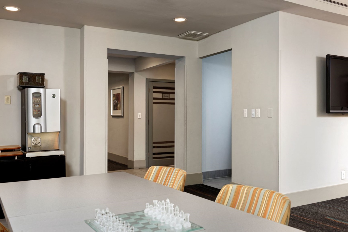 Lenox Club Image 29