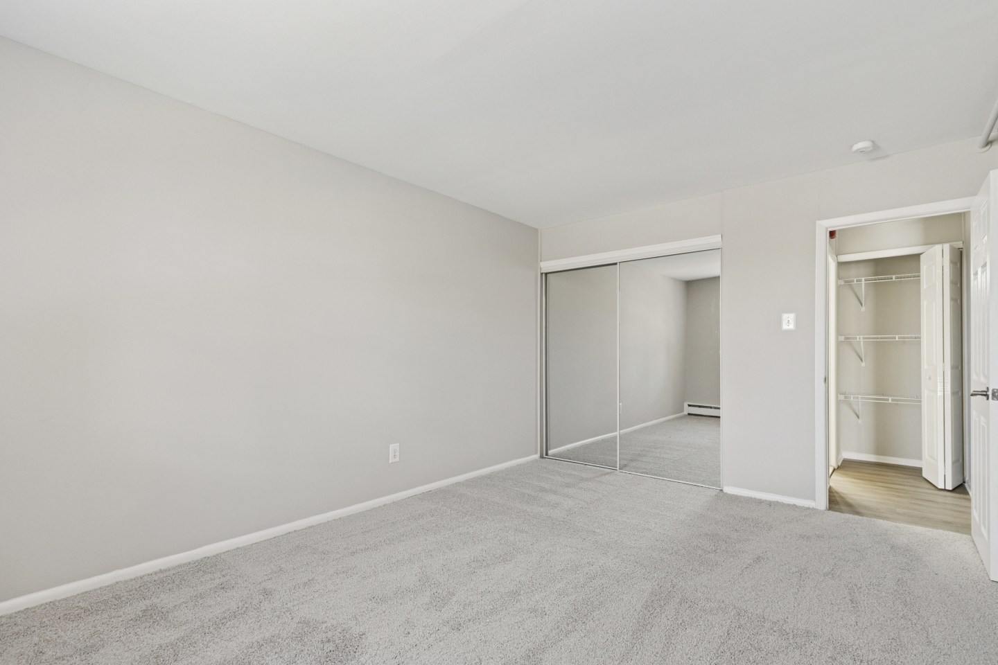450 Green Apartments Image 24