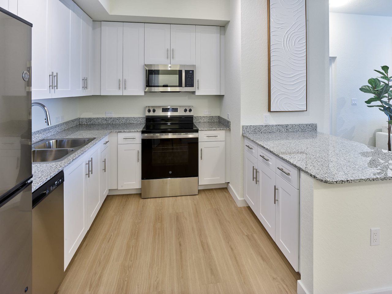 Gateway Luxury Apartments Image 8