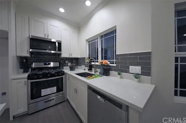 2926 S Normandie Avenue - Co-Living Image 2